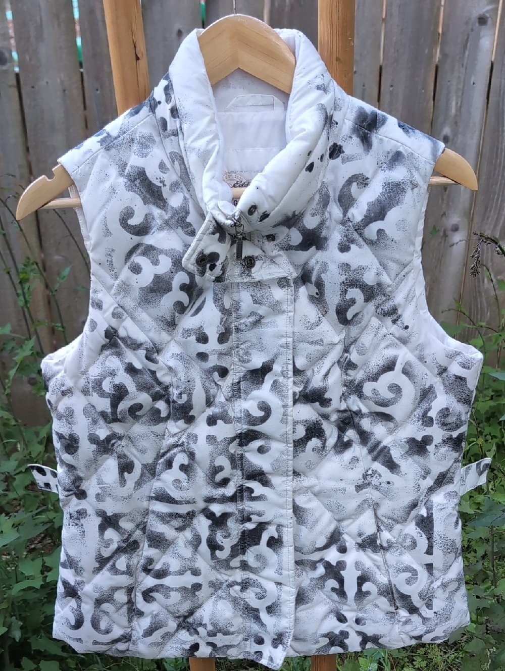 Custom Eddie Bauer White Black Edgy Gotchic Quilted Goose Down Patterned Vest